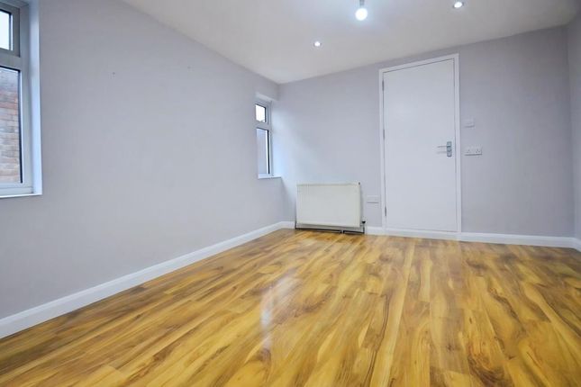 10 Stanwell Road, Ashford, Sunbury photo 4