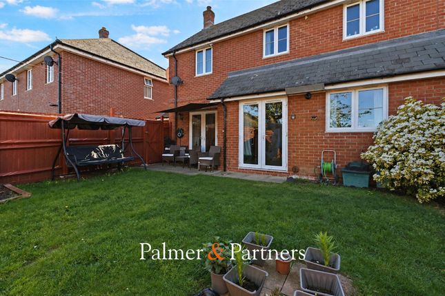 19, Steed Crescent, New Town, Essex photo 4