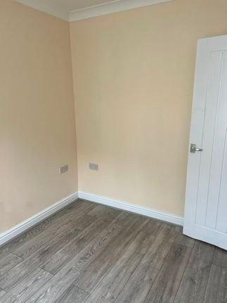 52 West Street, Gillingham photo 3
