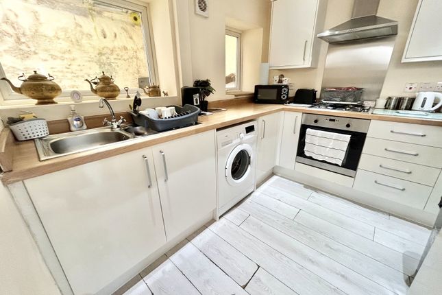 4, Sea View Terrace, Colwyn Bay photo 3