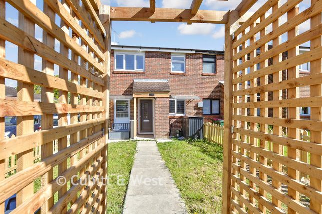 17, Sandringham Road, Crawley photo 4