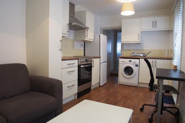 Flat to rent in Truro Road, Wood Green
