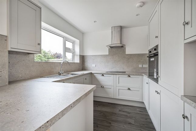 51 Queens Fields West, Bognor Regis photo 3