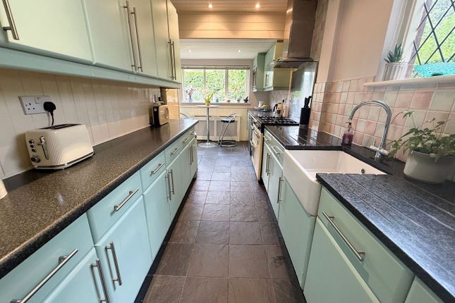 3, Nab Wood Drive, Shipley photo 4