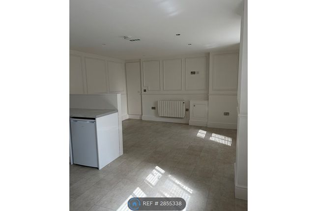 Flat, Station Road Pendlebury, Manchester photo 5