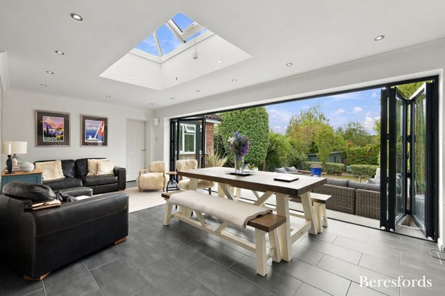 200, Hanging Hill Lane, Brentwood photo 4
