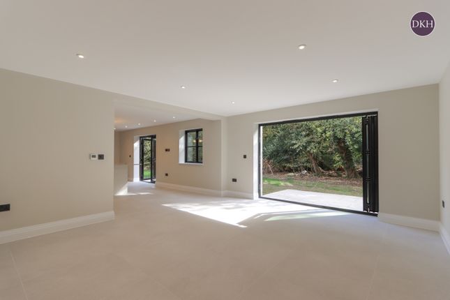 Woodview,, Oxhey Lane, Hertfordshire photo 3