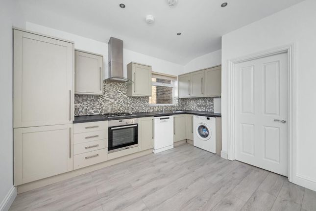 Flat for sale in Honor Oak Park, Forest Hill, London