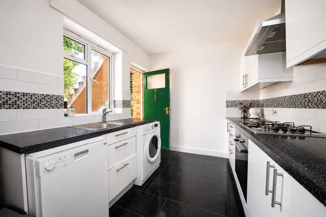 11, Abbey Court, Camberley photo 4