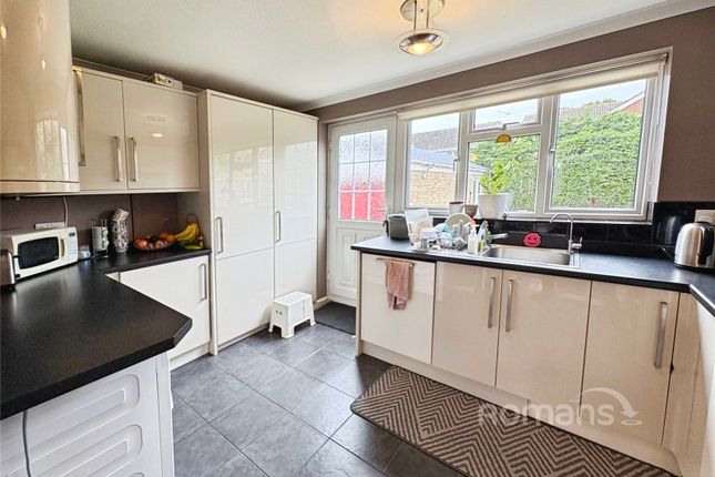25, Loxwood, Reading photo 3