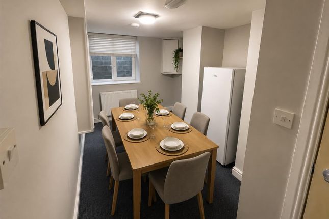 Room 5, 8, Charles Street, Elland photo 4