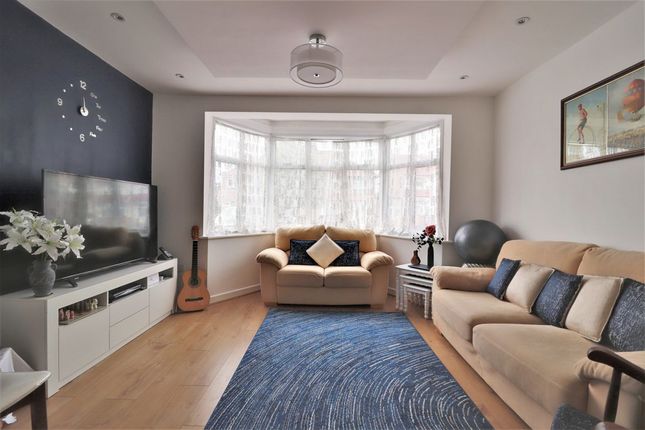 100, Costons Lane, Greenford photo 2