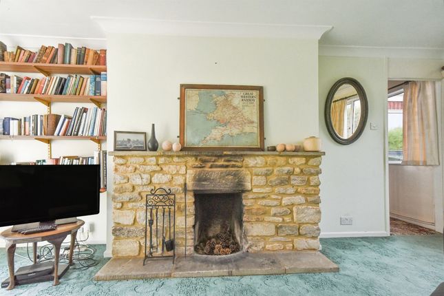 22, Wrde Hill, Swindon photo 4