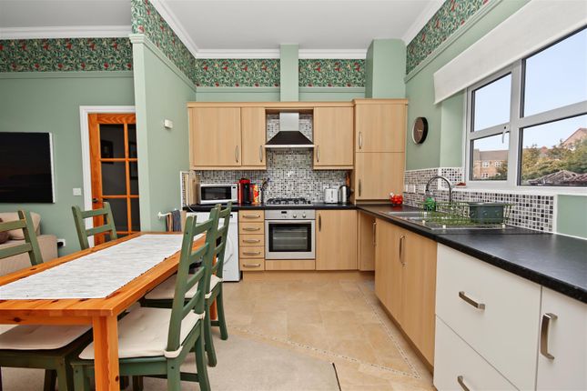 16, Walnut Tree Court, Rushden photo 4