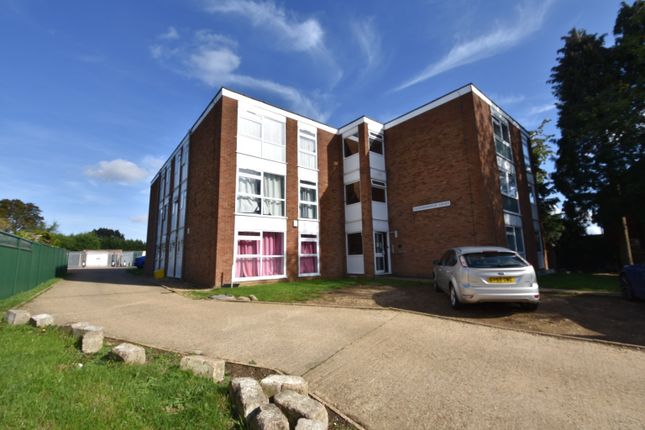 Flat for sale in Gainsborough Court, Stockingstone Road, Luton, Bedfordshire