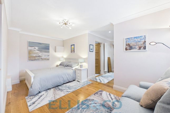 Annexe, 28, Ely Gardens, Kent photo 2
