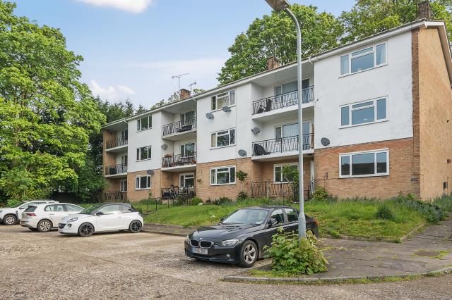 2-bed flat on 12, Cedar Court, High Wycombe, £190,000