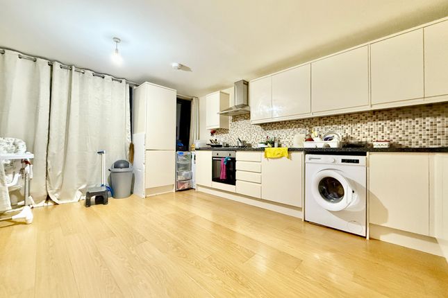 Flat 803, Charter House 450, High Road, Ilford photo 3