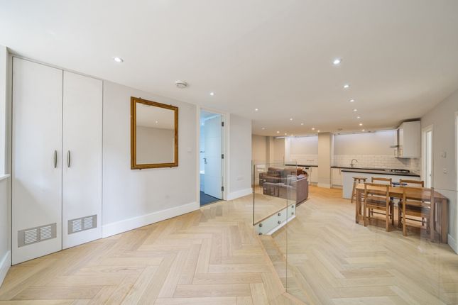 8a Harvard Mansions,, St. John's Hill, London photo 2