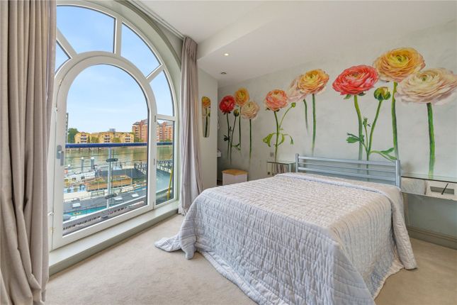 Flat 207, Ivory House,, Clove Hitch Quay, London photo 4