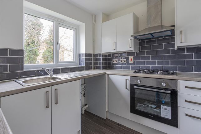 77, Woodlawn Way, Cardiff photo 4