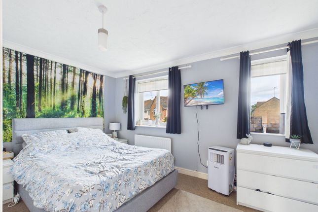 16 Harlech Court, Kettering photo 4