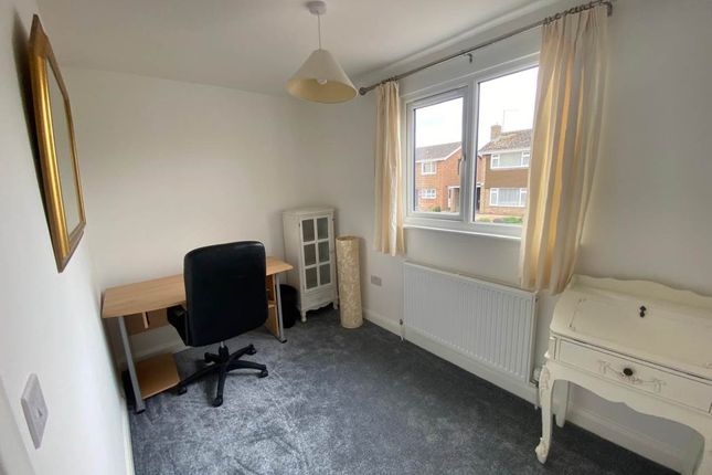 Room to rent in Lime Grove, Royston