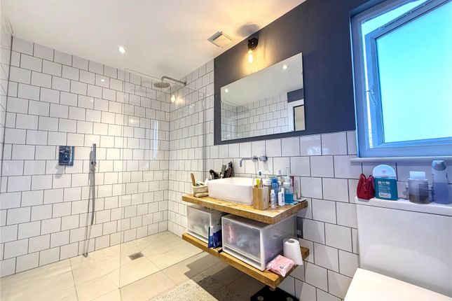 Flat 2, 37, Mansell Road, London photo 3