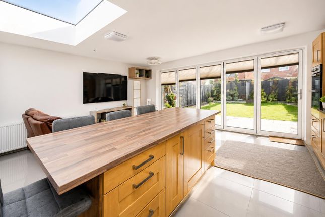 11, Bowyer Drive, Slough photo 4