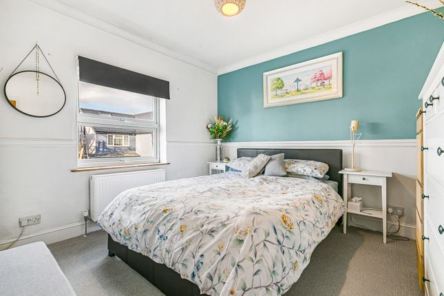 13, Chestnut Grove, Surrey photo 4