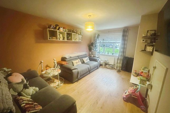 35, Rosewood Avenue, Chesterfield photo 4