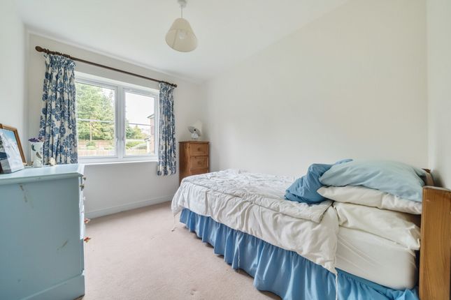 22 Eaves Court The Retreat, Princes Risborough photo 2