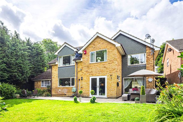 2, Branksome Close, Hertfordshire photo 2