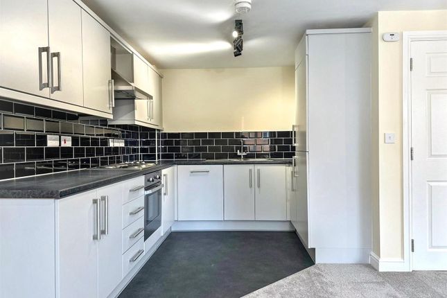 23, Wardle Gardens, Leek photo 4