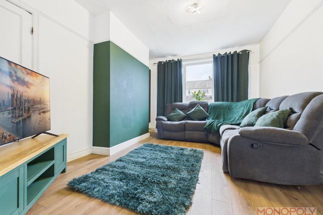 25, Frances Avenue, Wrexham photo 2