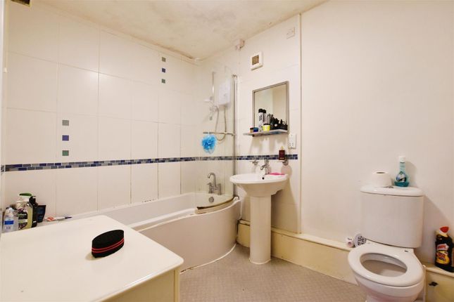 Flat for sale in Rosedale Mansions, Boulevard, Hull