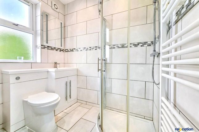 18 Marmion Avenue, Chingford photo 5