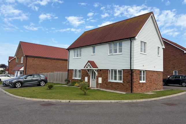3-bed house on 11, Deal, £1,700/mo