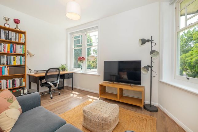 34, Lovelace Gardens, Surbiton photo 3
