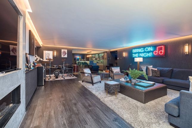 Media Room/Bar