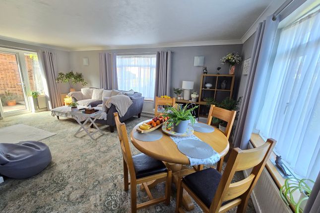 1, Berwick Close, Bexhill-on-Sea photo 2
