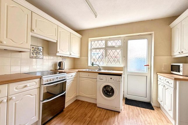 32, Friston Avenue, Eastbourne photo 3