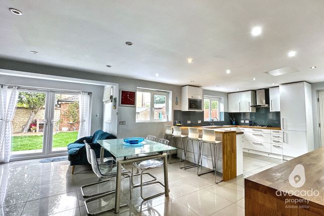 83 Lucerne Avenue, Bicester, Oxfordshire photo 2