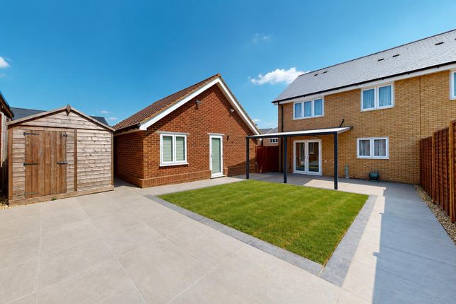 6, Dexter Drive, Milton Keynes photo 3