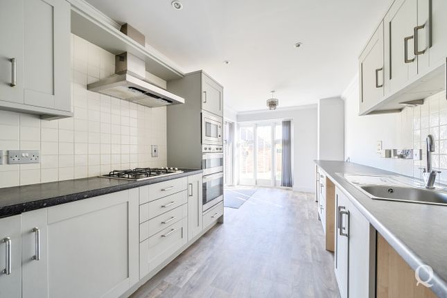 5, St. Pauls Court, Sittingbourne photo 2