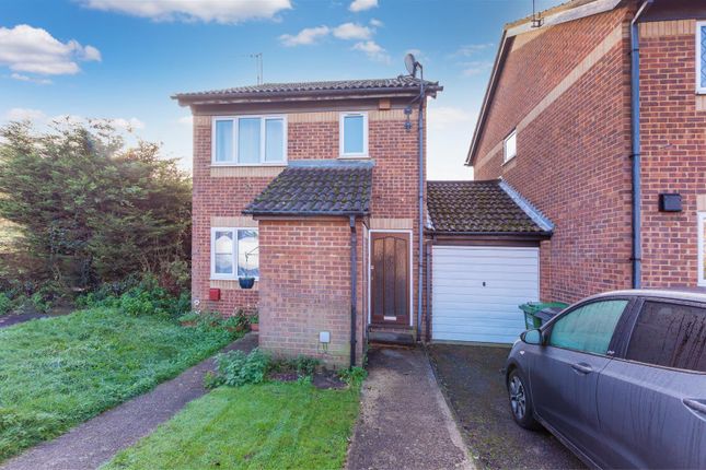 16 Hardy Close-02.Jpg