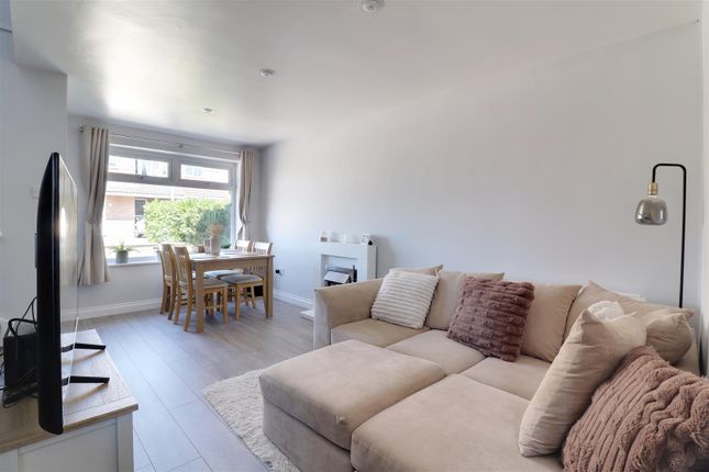 29, Adelaide Gardens, Stonehouse photo 4