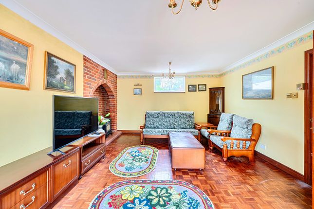Orchard Close, Dunstable photo 2