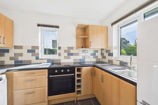 19, Rosedale, Aldershot photo 3