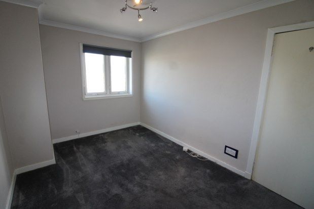 Flat to rent in Canal Terrace, Paisley